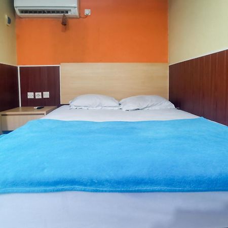 Hotel Container Inn Mitra Reddoorz Gadok 外观 照片