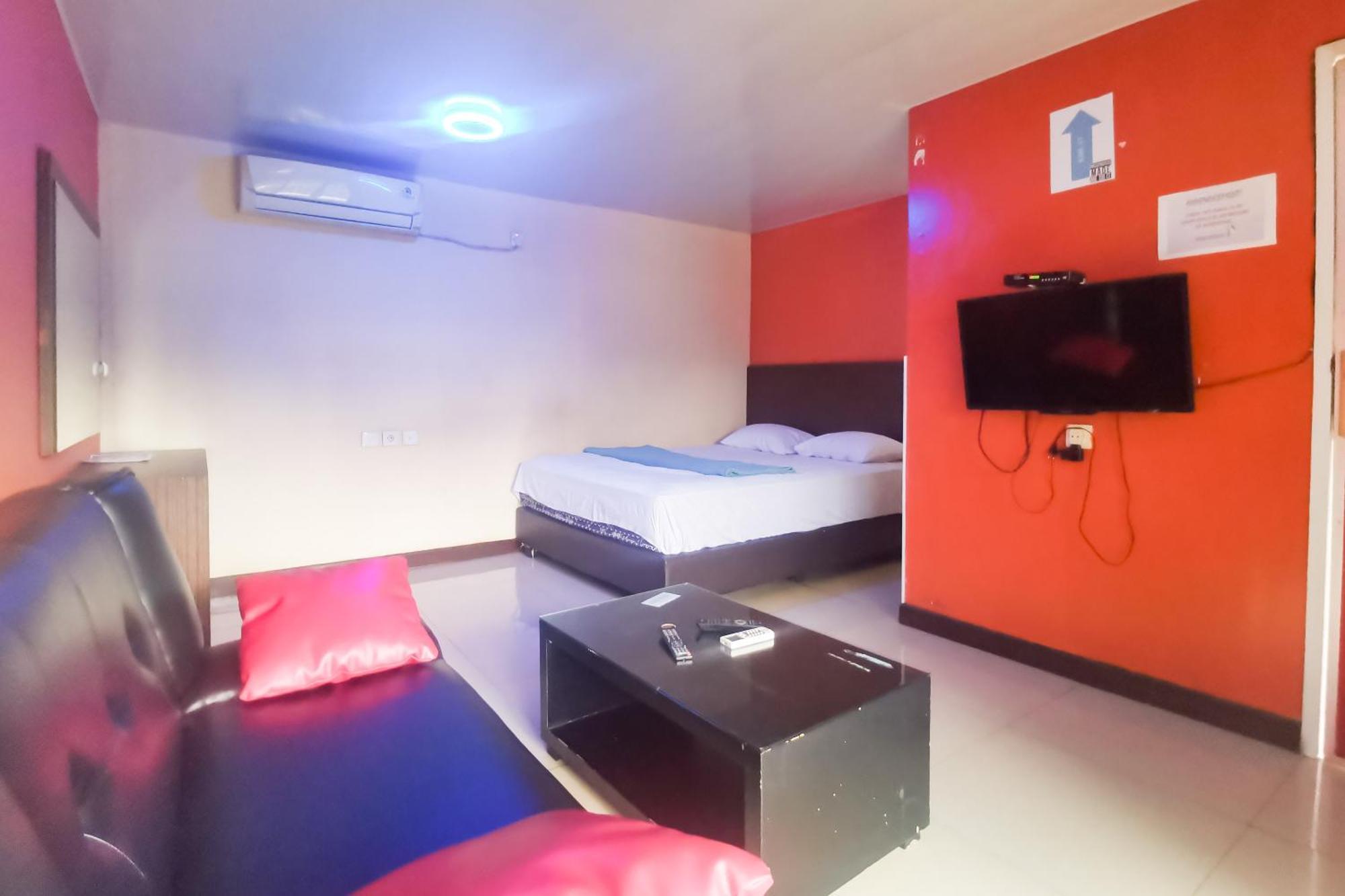Hotel Container Inn Mitra Reddoorz Gadok 外观 照片
