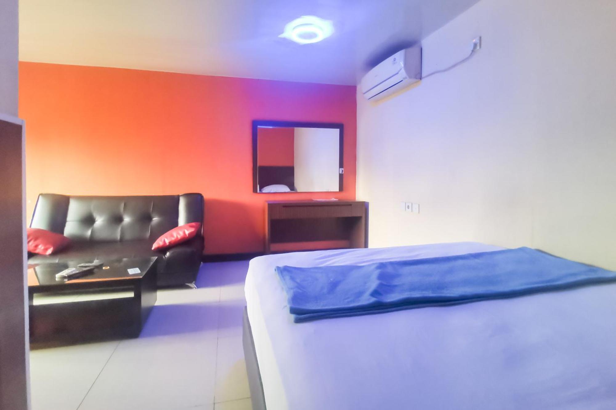 Hotel Container Inn Mitra Reddoorz Gadok 外观 照片