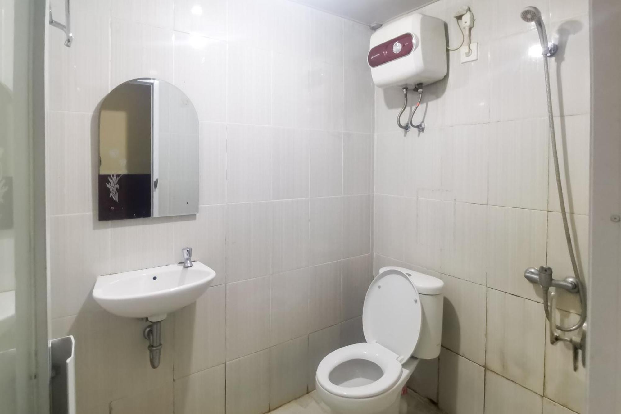 Hotel Container Inn Mitra Reddoorz Gadok 外观 照片