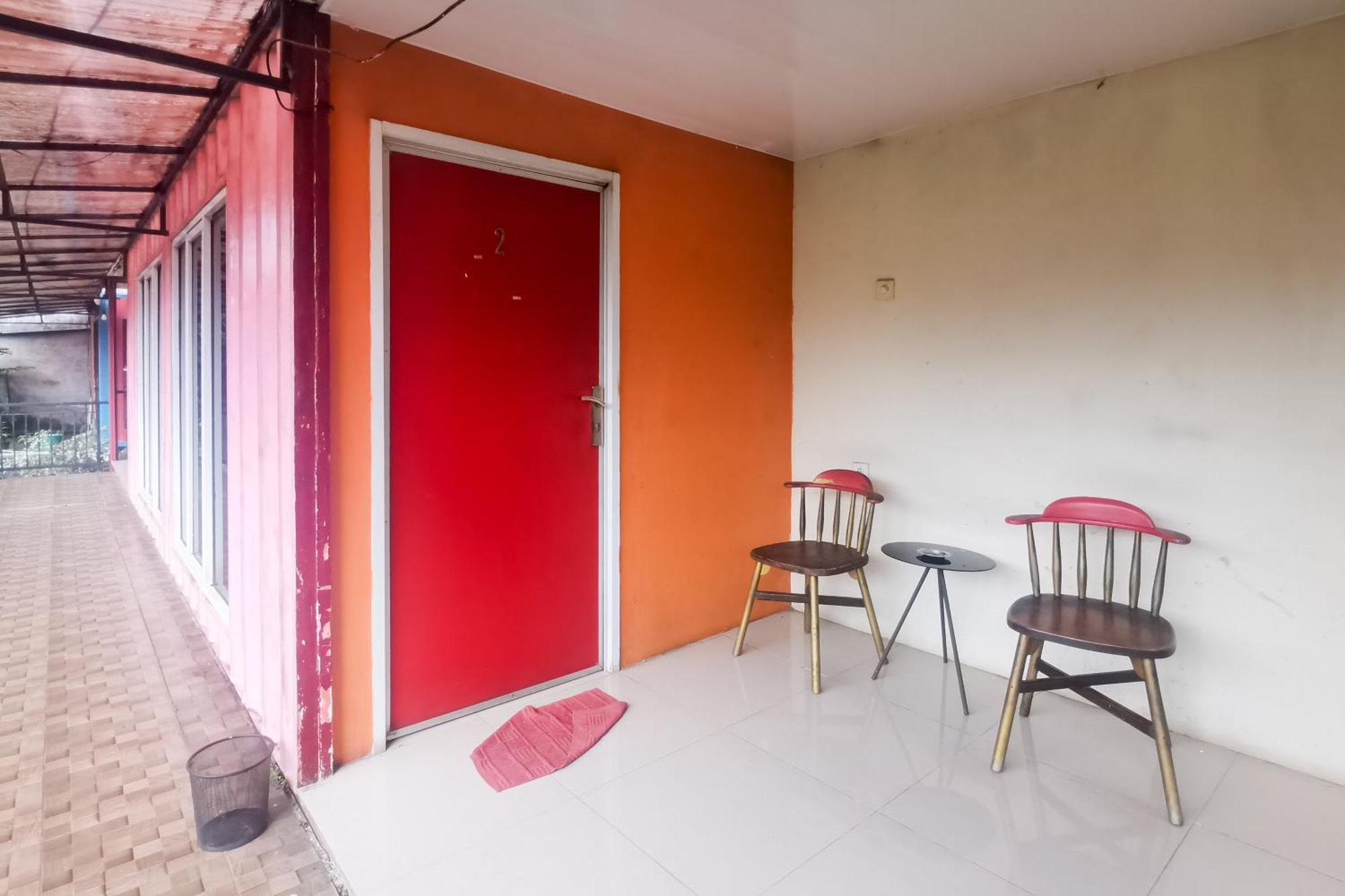 Hotel Container Inn Mitra Reddoorz Gadok 外观 照片