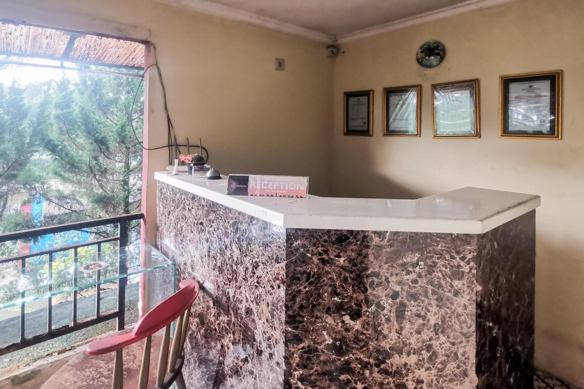 Hotel Container Inn Mitra Reddoorz Gadok 外观 照片