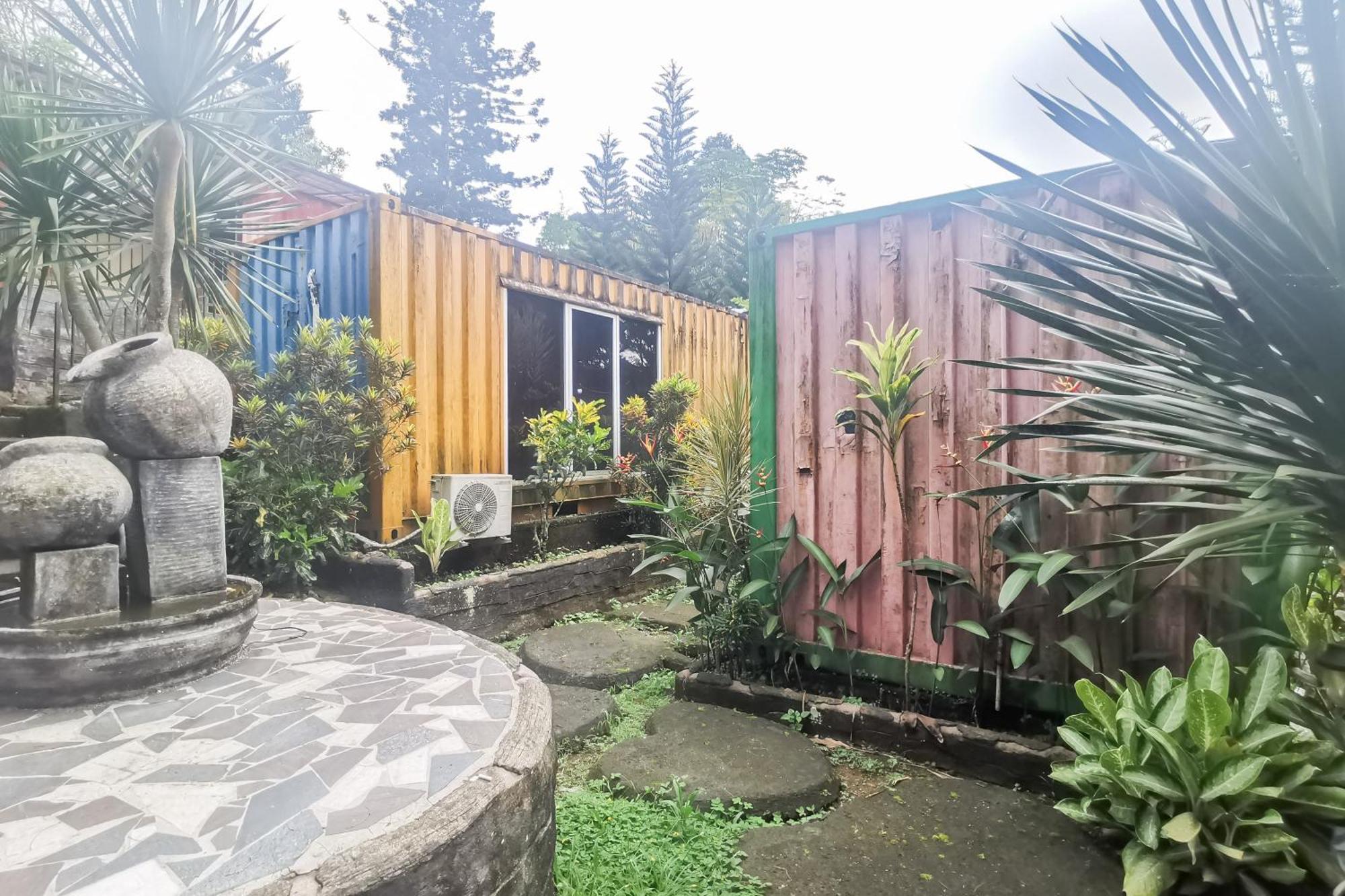 Hotel Container Inn Mitra Reddoorz Gadok 外观 照片
