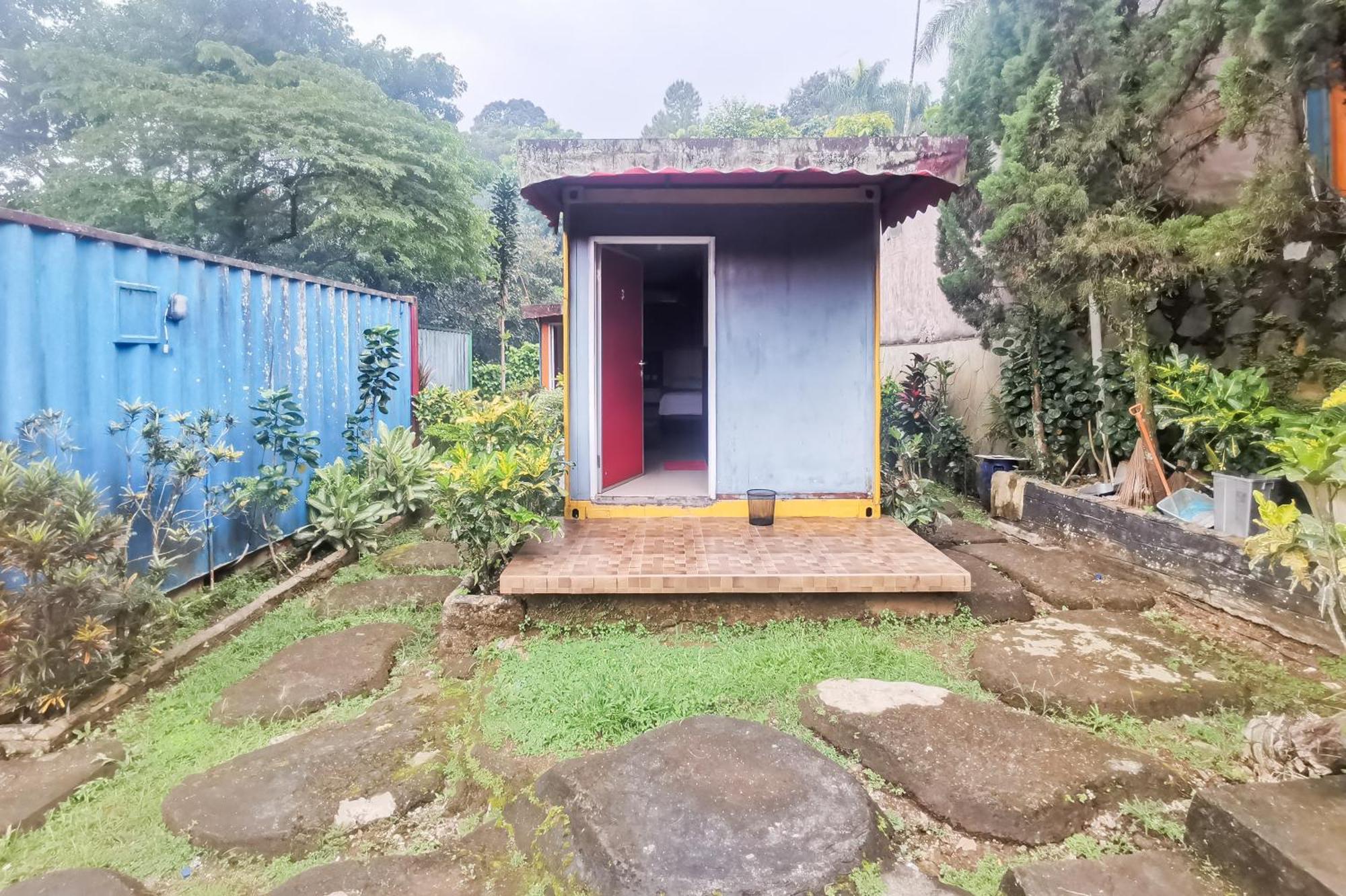 Hotel Container Inn Mitra Reddoorz Gadok 外观 照片