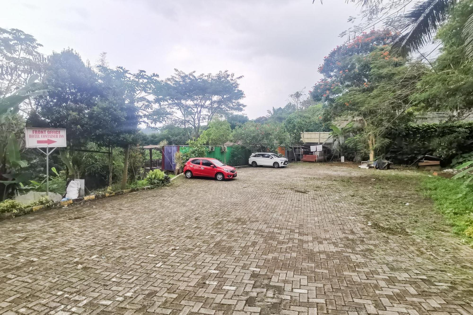 Hotel Container Inn Mitra Reddoorz Gadok 外观 照片