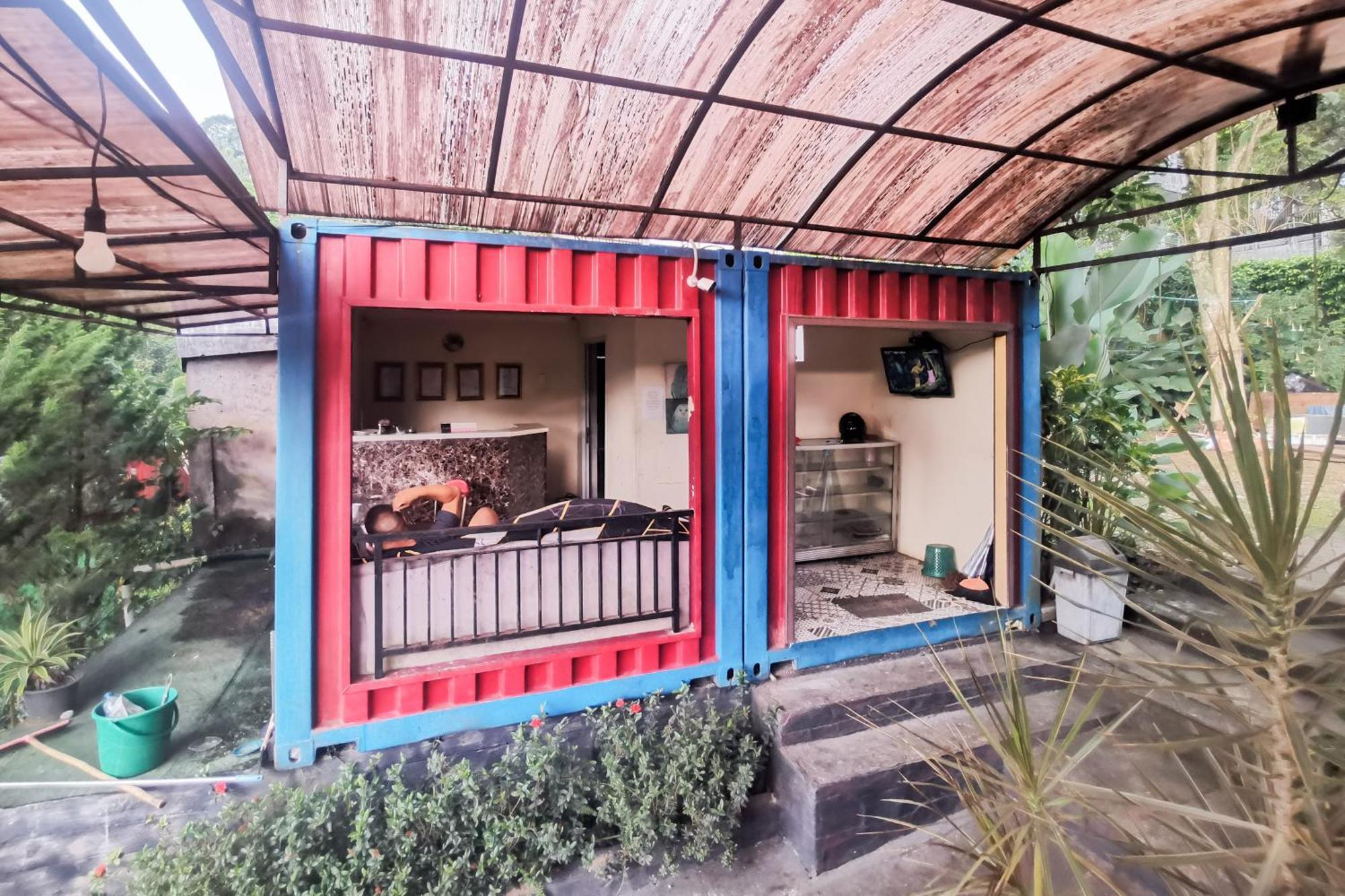 Hotel Container Inn Mitra Reddoorz Gadok 外观 照片